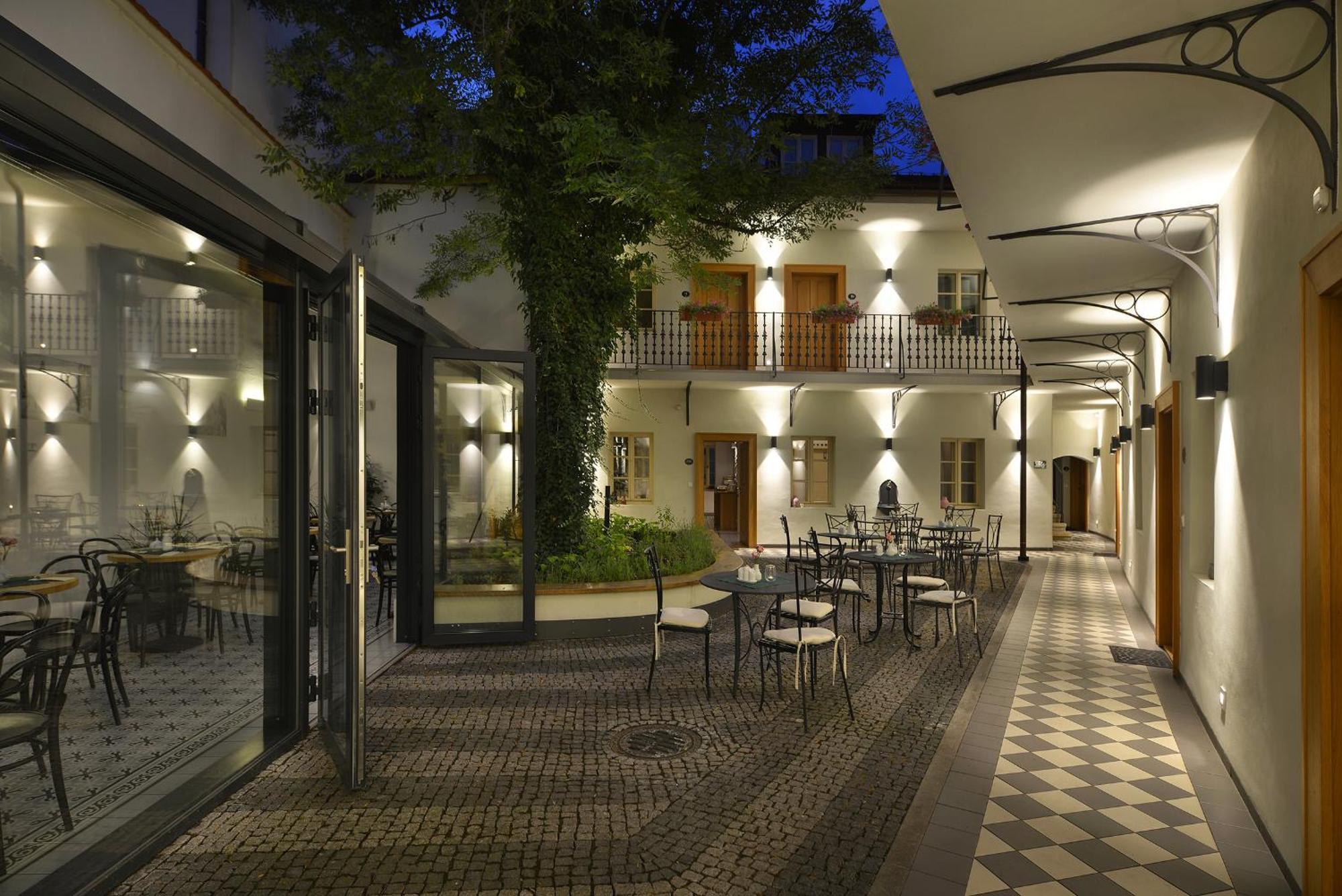 Hotel At The White Lily Prague Exterior photo